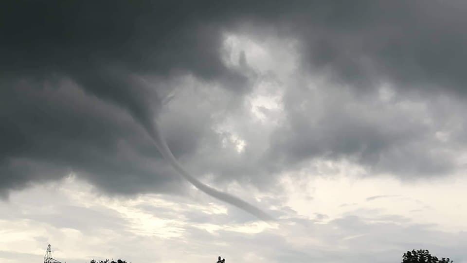 Cumulonimbus tuba (Cb tub)