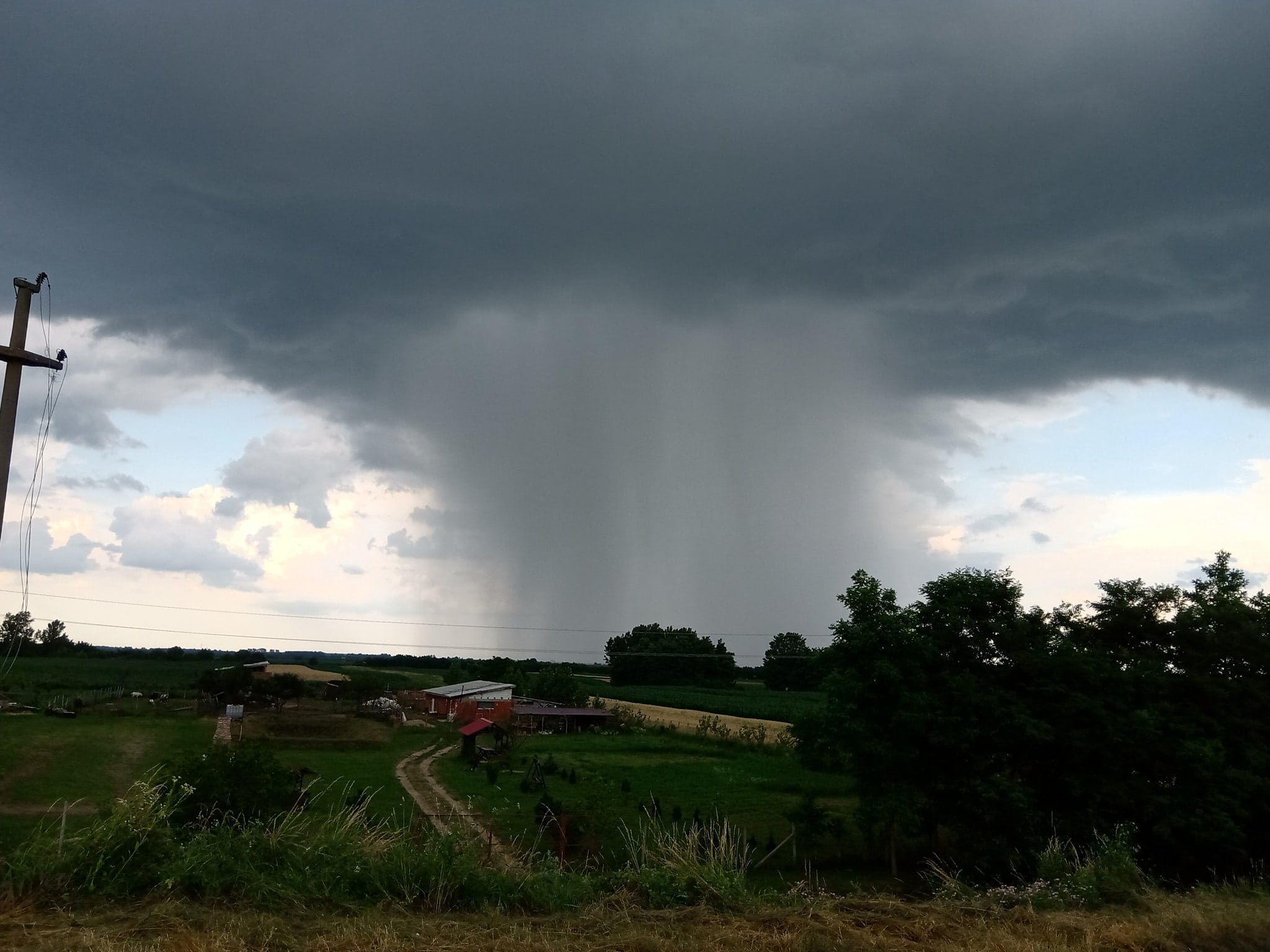 Downburst tankönyvbe illő példája