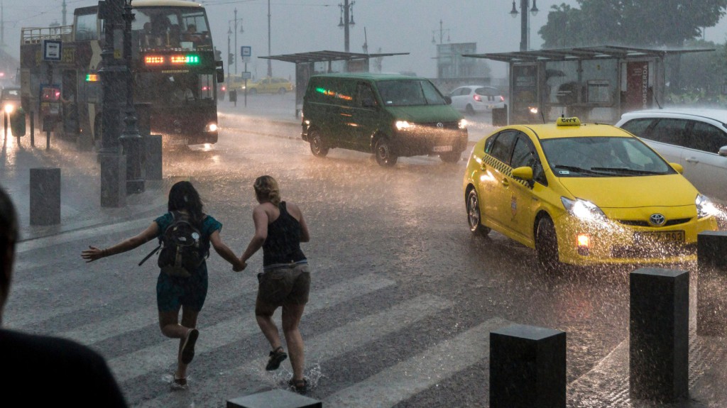 Következő napok: felhőszakadás, jégeső, szélvihar, fülledt meleg! 7