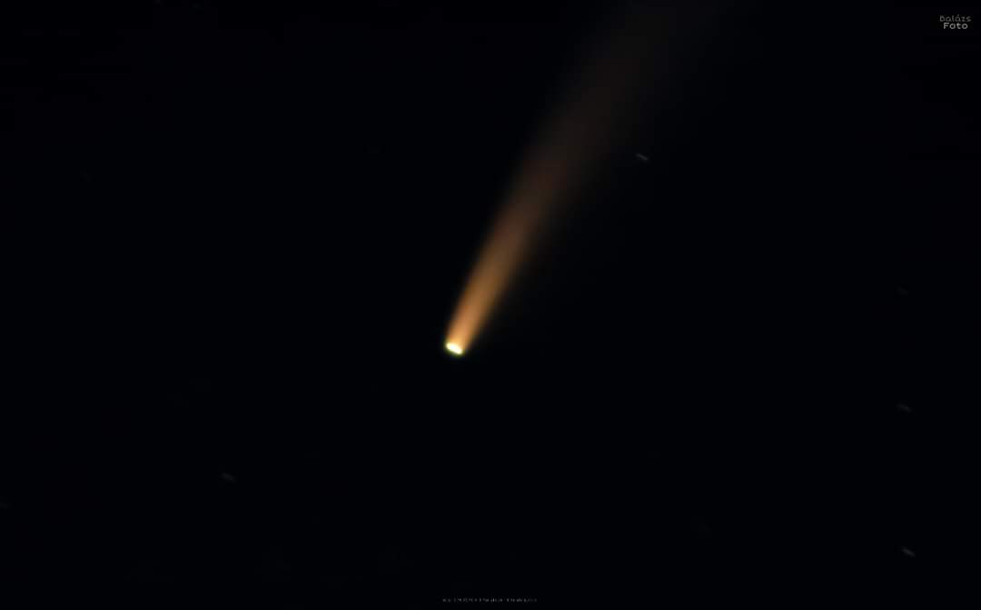 A Neowise üstökös Pintér Balázs fényképén
