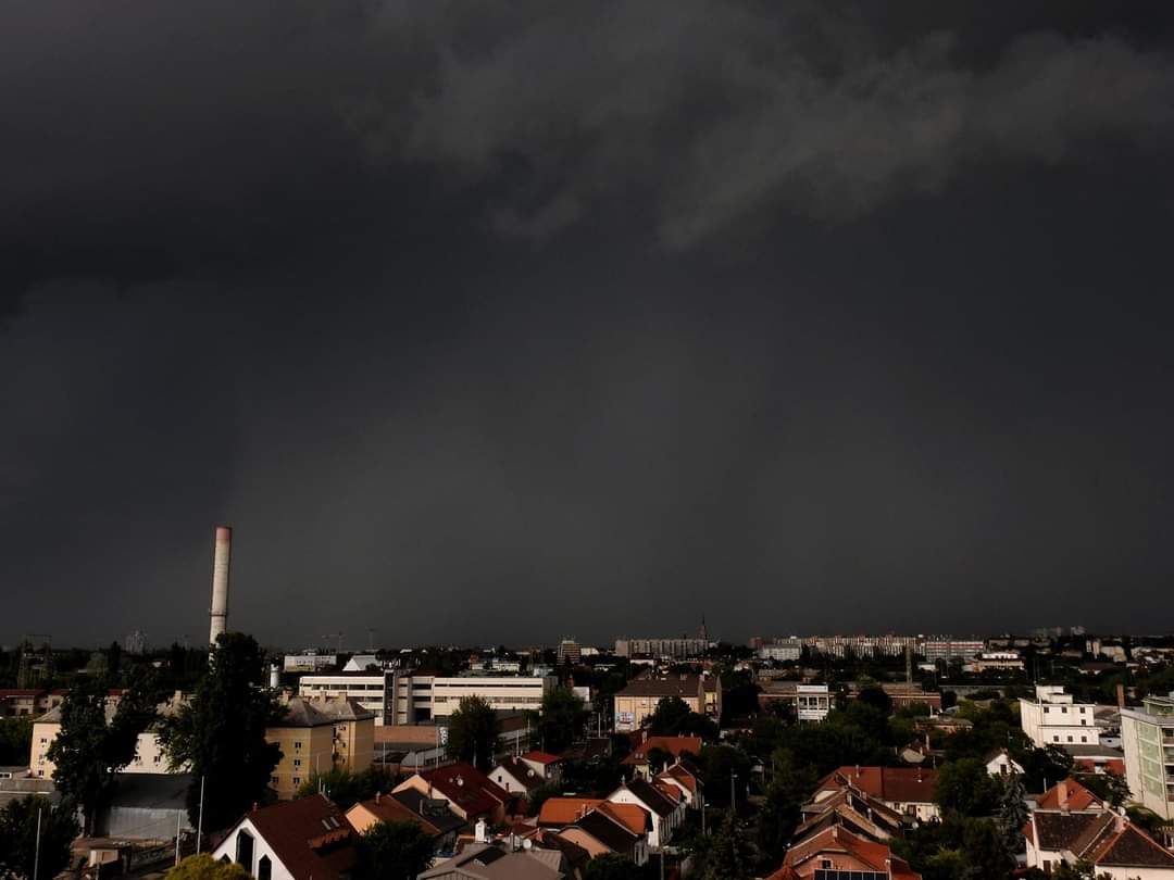 Következő órák: zivatarok, felhőszakadás (20-50mm eső), jég, szél! 8