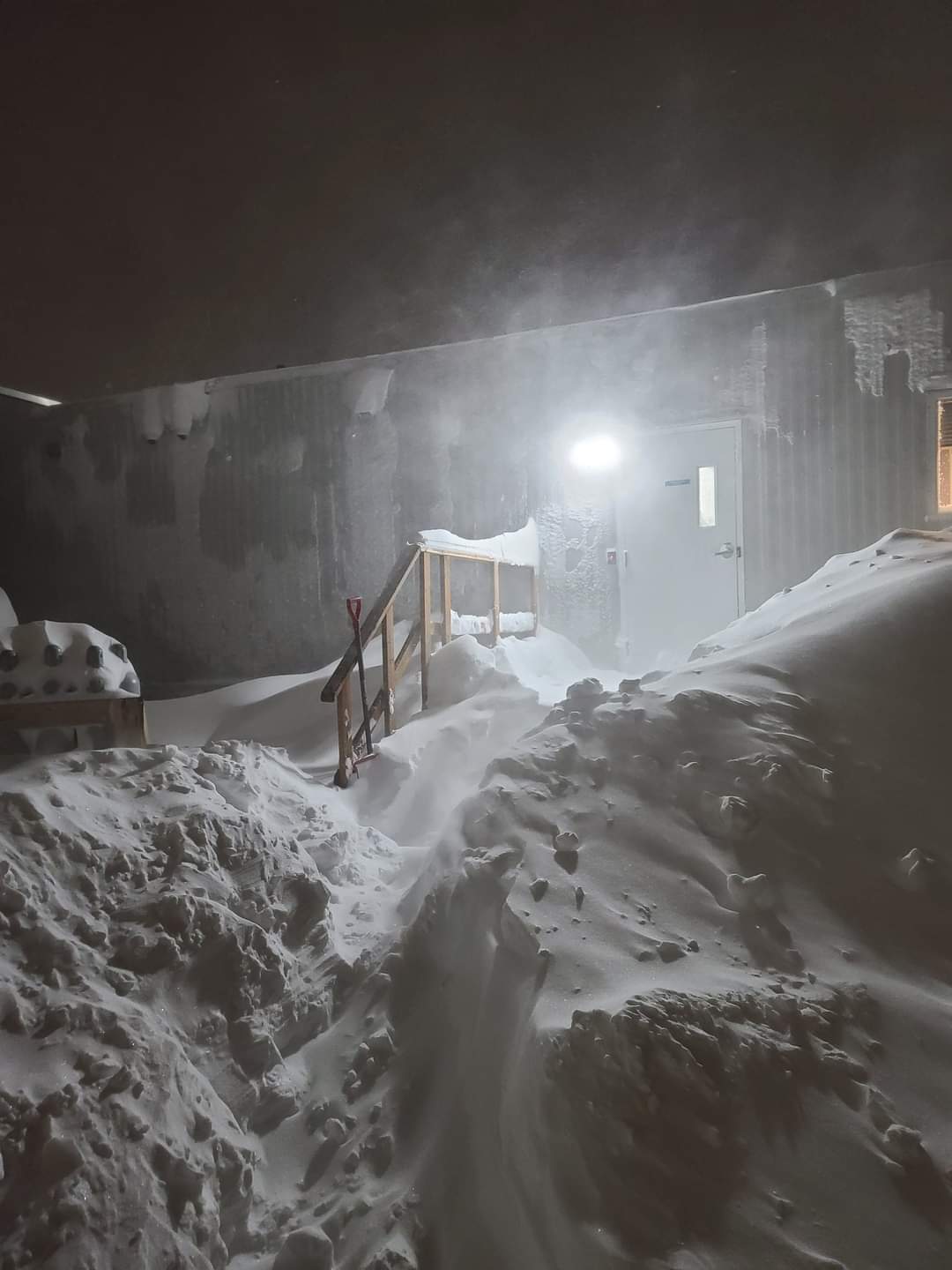 Hatalmas hóvihar, több méteres hófúvások Kanadában! Elképesztő felvételek! (Képek, Videók, Alberta) 2