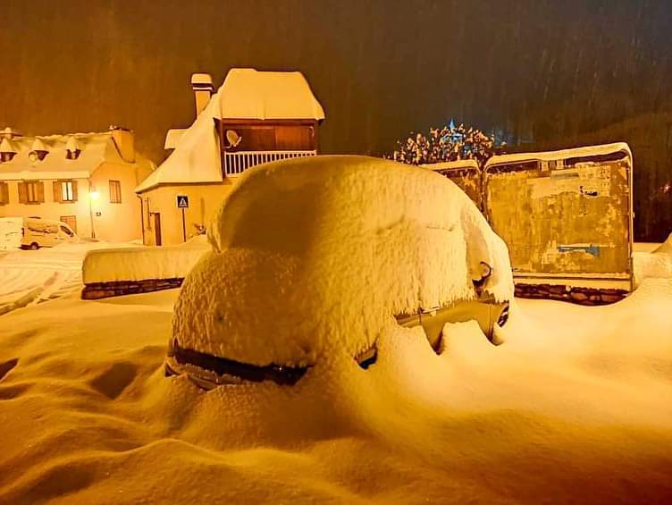 Autókat temetett el a méteres hó Franciaországban! (Képek) 2