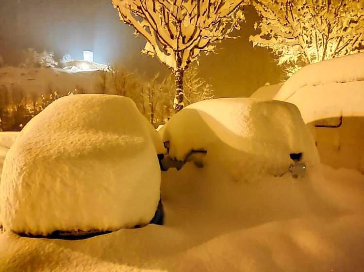 Autókat temetett el a méteres hó Franciaországban! (Képek) 1