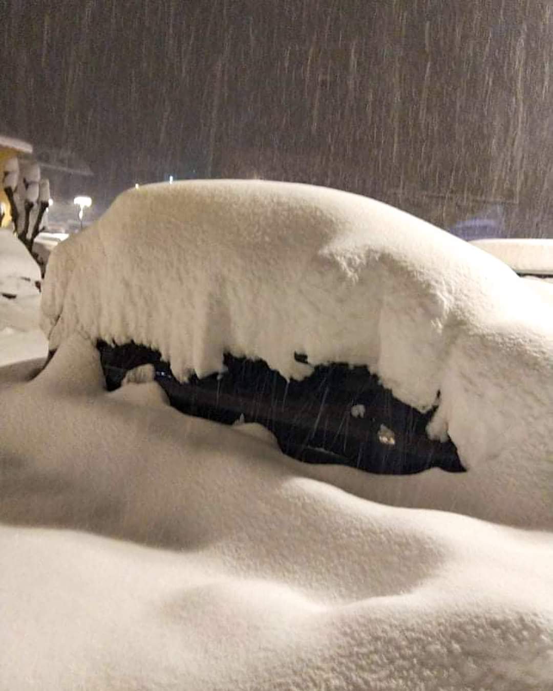Autókat temetett el a méteres hó Franciaországban! (Képek) 5