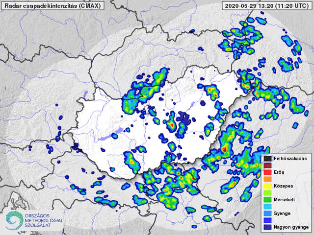 Záporok, és zivatarok az OMSZ radarképén.
