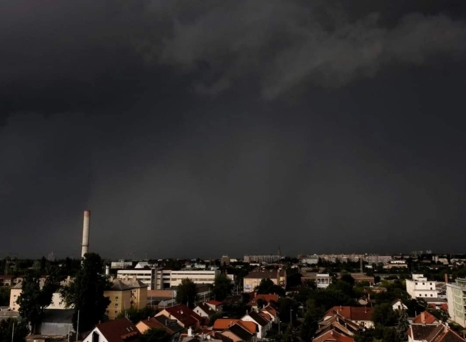 Perceken belül Budapesten a vihar: felhőszakadás, jégeső! 3