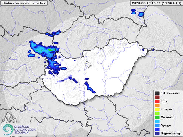 Látható, hogy a csapadék csak néhol ér földet a záporokból.