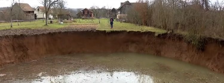 VIDEÓ: Óriási víznyelők jelentek meg Horvátországban! 5